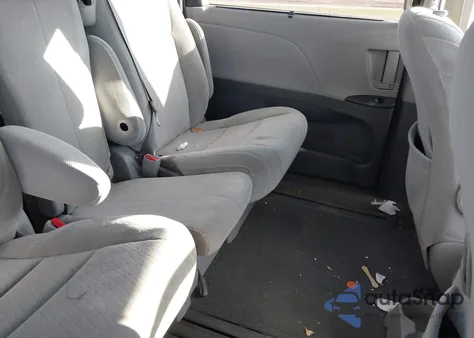 2017 Toyota Sienna Le 8 Passenger z USA, uszkodzony, nr VIN 5TDKZ3DC4HS793302